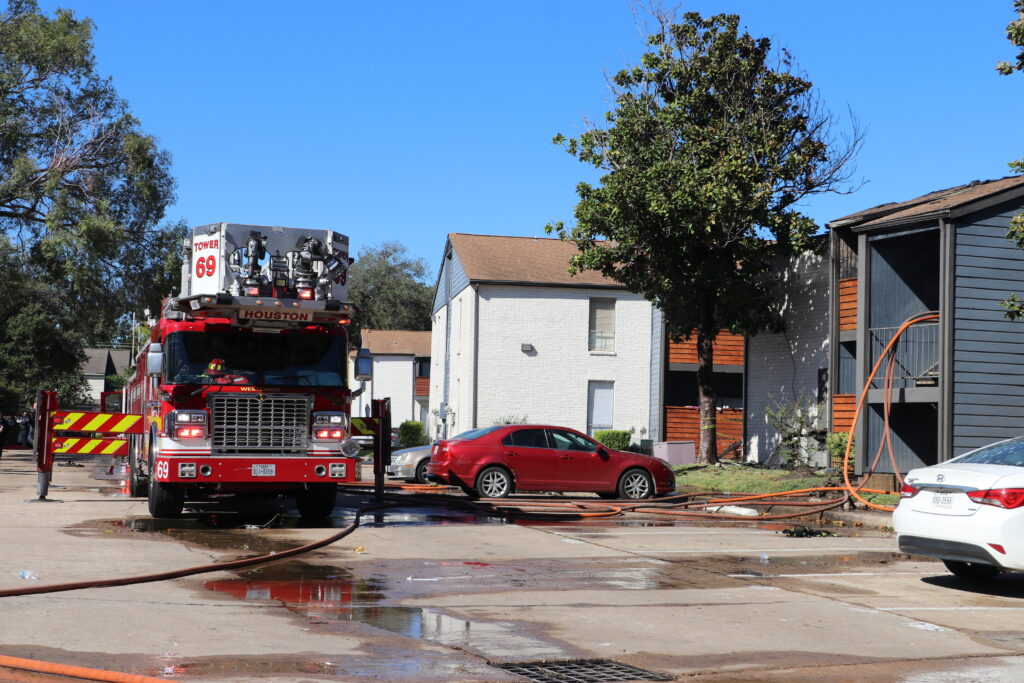 2-Alarm Fire Destroys West Houston Apartment Building — Several Rescued ...